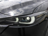 アダプティブLEDヘッドライト装着!フォワードセンシングカメラで前方の追従や対向車の位置を確認、車輌のいない箇所をハイビームにするグレアフリーハイビーム機能が付いております。