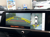 【パノラミックビューモニター】専用のカメラにより、上から見下ろしたような視点で360度クルマの周囲を確認することができます☆死角部分も確認しやすく、狭い場所での切り返しや駐車もスムーズに行えます。