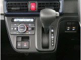 【オートエアコン】設定した温度が常に保たれるので快適にドライブが楽しめます