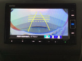 バックでの車庫入れも安心です! リアカメラが付いているバックモニター付のナビを装備しております。操作線もついており距離感も画面から確認できます。