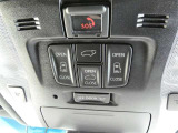 電動スライドドアのスイッチで車内からもスライドドアの開閉ができます。イージークローザー機能で半ドアになることも防止してくれます。