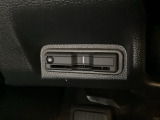 ハンドルの左下にETCがついています。高速道路の料金所の通過も楽々です。 カードの取り出しもしやすい場所についています。