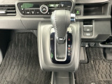 オートマチックシフトレバーは、手になじみ操作しやすい形状で安全運転にもつながります♪