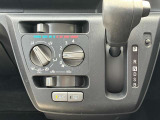 マニュアルエアコン装備で直感的に温度調整が可能。シンプル操作で快適な車内環境を保てます♪