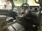 運転席周りです。