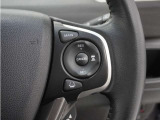 ◆アダプティブクルーズコントロール◆予め設定した車速内でクルマが自動的に加減速。前走車との適切な車間距離を維持しながら追従走行します。【LKAS】車線維持支援システムでステアリング操作を支援。