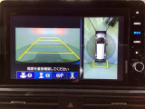 マルチビューカメラシステム搭載車です。お車の周囲を全方位でカバーします。後方・前方・両脇と、コンディションが悪い視界でもカラーモニターに映し出した映像がドライバーをサポートします。