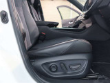 パワーシート搭載。微妙な調整が手軽にでき、ピッタリなポジションで運転することが可能です。
