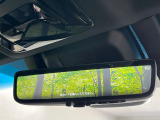【デジタルインナーミラー】後席の大きな荷物や同乗者で後方が確認しづらい時でも安心!カメラが撮影した車両後方の映像をルームミラー内に表示。クリアな視界で状況の確認が可能です!