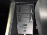 充電用USB端子付き。スマートフォンなどの充電に便利です。