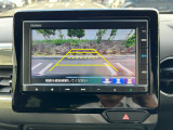 バックでの駐車が苦手な方や運転にあまり自信のない方でも後方の視界をしっかりサポート。安心して車庫入れが出来るバックカメラを装備しています!