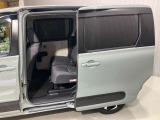 【両側オートスライドドア】子供を乗せたりするのにも隣のお車を気にせずストレスフリー★雨の日などはリモコンキーからドアの開閉ができとても便利な両側オートスライドドア★