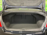 ラゲッジルームは、大容量のスペースを確保。普段のお買い物からレジャーまで、幅広く活躍してくれます!また、リアシートを倒すことでバリエーション豊かにお使いいただけます。