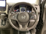 ハンドルにHondaセンシング系のクルーズコントロールやレーンキープアシストなどのスイッチと、オーディオの操作スイッチが装備されています。ハンドルから手を離さず安全に操作できます。