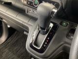 オートマチックシフトレバーは、手になじみ操作しやすい形状で安全運転にもつながります♪