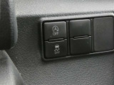Aマークのスイッチはアイドリングストップ機能のON,OFF切替スイッチです。信号待ち等で停車時に一時的にエンジンを止めます、燃費向上に貢献しています。