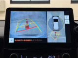 真上から見下ろしたような視点で車とその周囲を確認出来る画面と、車両後方を映し出すバックモニター画面の2つを表示してくれます。