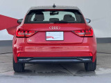 当店では、Audiの基準に基づく100項目にわたる納車前の法定点検・整備を無償で実施したうえで、ご納車しております。さらに当店では1年間の長期保証を無償付帯しております。