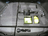 スペアタイヤレス車です。応急セットを搭載しております。