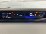 見易くレイアウトされたメーター類が安心ドライブをサポートします