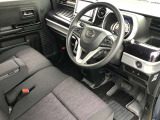 ゆったりとした運転席周り!!