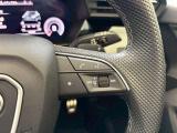 Audi S3のドアを開けるとゆったりとした室内空間が広がり、スポーティネスを極めたブラック基調のインテリアがあなたの感性を刺激します。