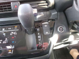 電動パーキングブレーキ装備!また、オートブレーキホールド機能もありますので、停車時ブレーキペダルから足を離してもブレーキ力を保持しているので動き出しません。(アクセルペダルを踏むと解除され発進します)