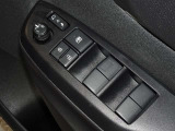 電動格納式ドアミラー・パワーウインドウを装備しています。