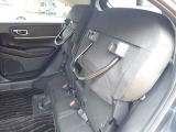 ◆チップアップ&ダイブダウン機構付【ULTR SEAT】は後席座面を左右分割で跳ね上げることができます。トランクで積載できない背の高い荷物をラクラク収納できます。ホンダ車ならではの人気装備です。