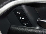 運転席のパワーシートは2名様分までメモリー機能付きです。