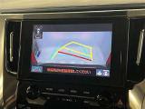 カラーバックガイドモニター!ハンドル切れ角に連動した予測線表示があります!