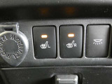 運転席と助手席には寒い時にうれしいシートヒーターが装備されてます。