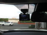 万が一のトラブルのときにも役に立つドライブレコーダーを装備しています。側面衝突や幅寄せ・割り込み対策に!
