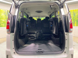 後席を格納すると、これだけの広さが!シーンに合わせたシートアレンジで、大きな荷物も積むことが出来ます♪