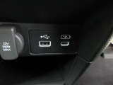 便利な充電用USBジャックも付いています。