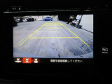 バックカメラの画像です。ガイドラインがスムースな車庫入れをサポートいたします。車庫入れの安心感がアップしますね。