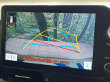 【バックカメラ】駐車時に後方がリアルタイム映像で確認できます。大型商業施設や立体駐車場での駐車時や、夜間のバック時に大活躍!運転スキルに関わらず、今や必須となった装備のひとつです!