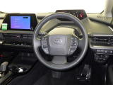 運転席まわりです。 各操作スイッチは使いやすい位置に配置されてます。