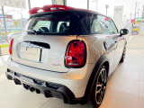 かわいいテールのデザインはほかの車にはない魅力があります。ひと目で&ldquo;MINI&rdquo;とわかるデザインはアナタを虜にしてしまうかもしれません