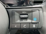 プロパイロット、高速道路や自動車専用道路を運転中にアクセル・ブレーキ・ハンドル操作をクルマがアシストしてくれます。