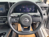 運転中のオーディオ操作は、ステアリングで行いましょう。安全運転で。