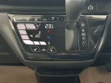 「オートエアコン」車内の温度を感知して、自動で温度調整をしてくれます