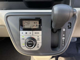 オートエアコンで車内快適♪ご希望の温度に設定すれば風向きや風量を自動で調整してくれますよ!