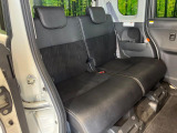 後部座席も気になるようなキズ・汚れやへたり等、大きなダメージはなく、良好な状態です。