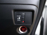 両側パワースライドドア付きだから、狭い駐車スペースなどでの 乗り降りラクラク!小さなお子さまのいるご家庭には嬉しい装備。