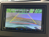 【バックカメラ】駐車時に後方がリアルタイム映像で確認できます。大型商業施設や立体駐車場での駐車時や、夜間のバック時に大活躍!運転スキルに関わらず、今や必須となった装備のひとつです!