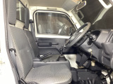 運転席の状態もグッド!年式・走行距離をほとんど感じさせない、大変きれいな室内です!