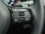 ◆アダプティブクルーズコントロール◆予め設定した車速内でクルマが自動的に加減速。前走車との適切な車間距離を維持しながら追従走行します。【LKAS】車線維持支援システムでステアリング操作を支援。