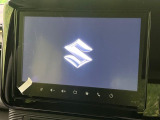 【メーカーOPナビ】インテリアに溶け込むスタイリッシュな「専用設計」メーカーナビを装備♪視認性や操作性など基本性能にも優れ、より上質なカーライフをお楽しみいただけます。