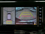 全周囲モニター付きですので、上から見たような映像も確認できます。(補助装置になりますので、目視でもご確認ください)